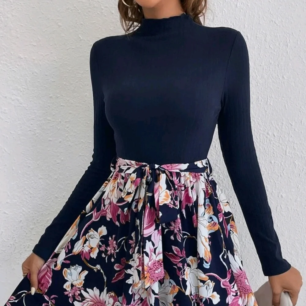 NWT navy and floral mock-neck flowy floral dress, size medium. - Picture 3 of 9